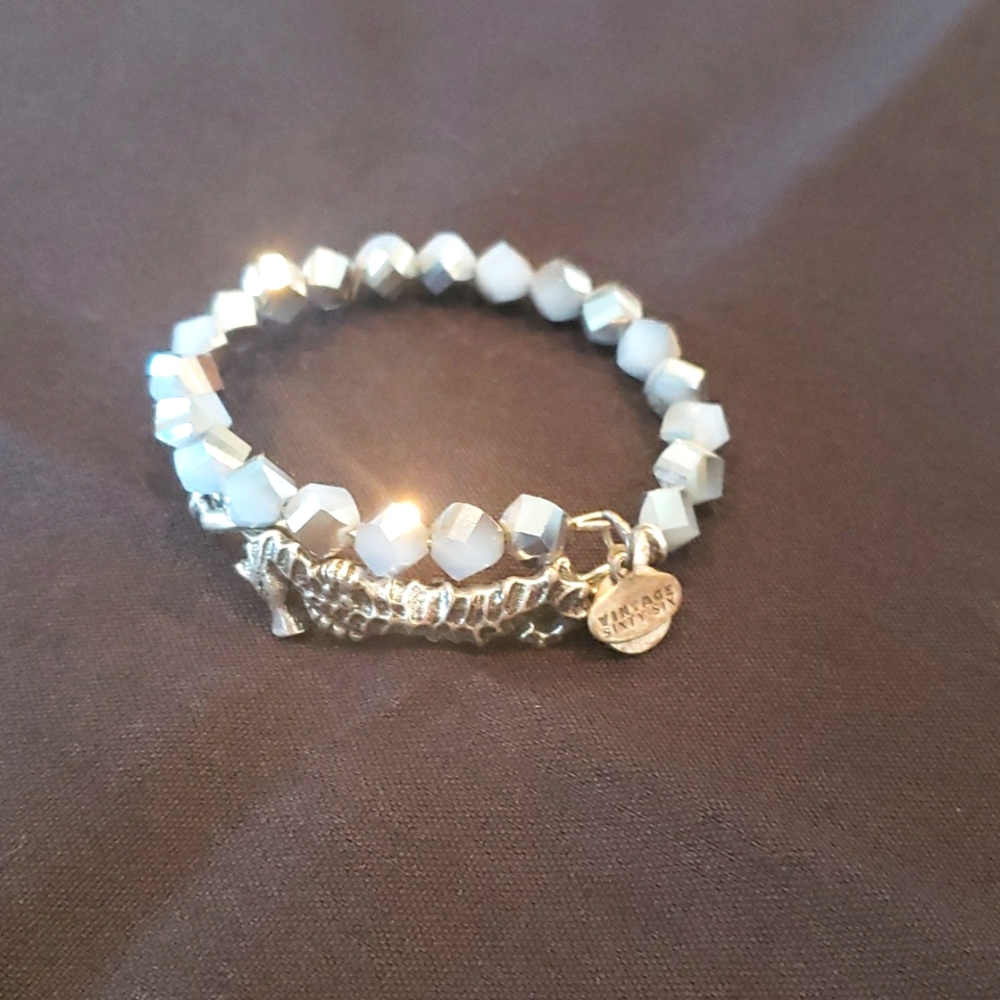 Sea horse beaded bracelet